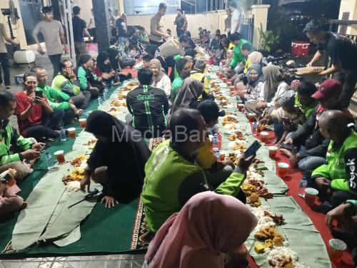 200 pengojek online bersama istri makan bersama Kapolres Serang, AKBP Condro Sasongko. Foto Yono