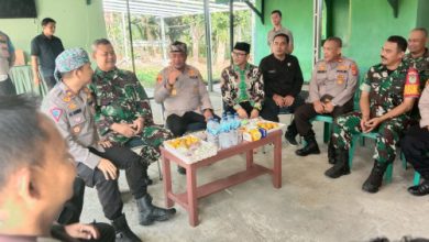 Kapolres Serang, AKBP Condro Sasongko mengunjungi Koramil Petir. Foto: Yono