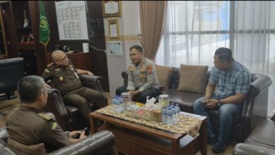 Kapolres Serang, AKBP Andri Kurniawan berkunjung ke Kejari Serang. Foto Yono