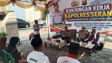 Kapolres Serang, AKBP Andri Kurniawan saat bersilaturahmi dengan warga Kecamatan Tanara. Foto Yono