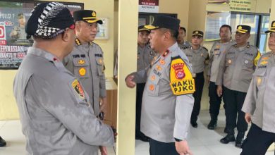 Kapolres Serang, AKBP Codro Sasongko menerima kunjungan Wakapolda Banten, Brigjen Pol Hendra Wirawan. Foto Yono