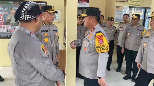 Kapolres Serang, AKBP Codro Sasongko menerima kunjungan Wakapolda Banten, Brigjen Pol Hendra Wirawan. Foto Yono