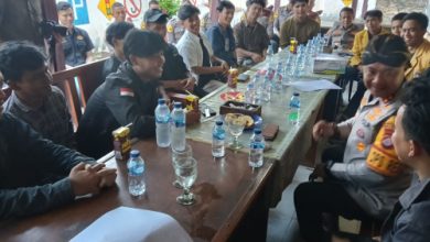 Kapolres Serang, AKBP Condro Sasongko berama Perhimpunan Mahasiswa Serang. Foto: Yono