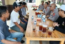 Kapolres Serang, AKBP Condro Sasongko melakukan mediasi kasus kecelakaan lalulintas. Foto: Yono