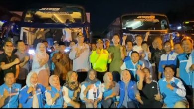 Kapolres Serang, AKBP Andri Kurniawan bersama karyawan PT Nikomas. Foto Yono