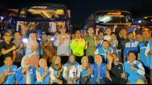 Kapolres Serang, AKBP Andri Kurniawan bersama karyawan PT Nikomas. Foto Yono