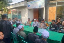 Kapolres Serang, AKBP Condro Sasongko ngariung bersama Majeilis Talim Darul Kolot Cikande. Foto Yono