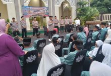 Kapolres Serang, AKBP Condro Sasongko buka puasa bersama anak yatim. Foto: Yono