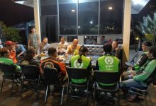 Kapolres Serang, AKBP Condro Sasongko bersama komunitas ojek online. Foto: Yono