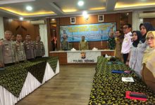 Kapolres Serang, AKBP Andri Kurniawan mengikuti zoom meeting persiapan Operasi Ketupat 2025. Foto Yono