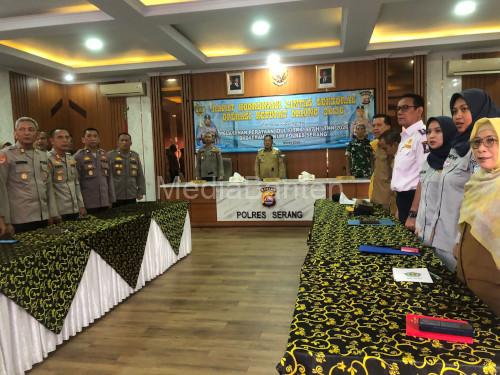 Kapolres Serang, AKBP Andri Kurniawan mengikuti zoom meeting persiapan Operasi Ketupat 2025. Foto Yono