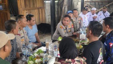 Kapolres Serang, AKBP Andri Kurniawan berdialog dengan Ormas Formasi Cikojang di Cikande. Foto Yono