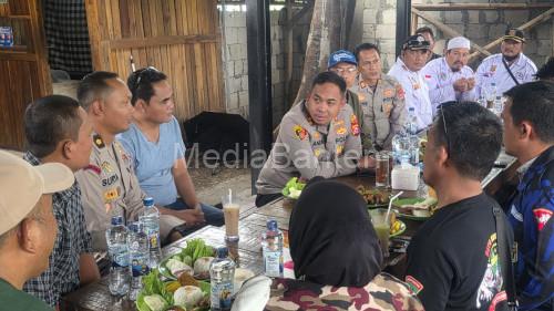 Kapolres Serang, AKBP Andri Kurniawan berdialog dengan Ormas Formasi Cikojang di Cikande. Foto Yono