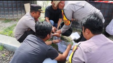 Kapolres Serang, AKBP Condro Sasongko ikut panen pembesaran ikan lele. Foto: Yono