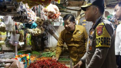 Kapolres Sernag, AKBP Wiwin Setiawan kunjungi Pasar Ciruas. foto: Yono