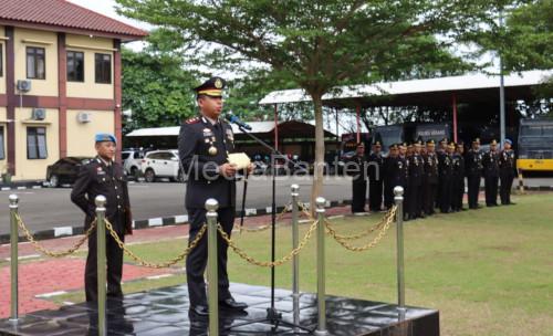 Kapolres Serang, AKBP Andri Kurniawan memimpin upacara. Foto Yono