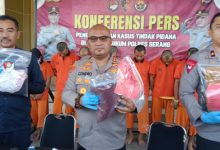Kapolres Serang, AKBP Condro Sasongko jumpa pers soal pelaku pidana asusila. Foto: Yono