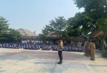 Mengantisipasi pelajar unjuk rasa, Polres Serang mendatangi sekolah-sekolah agar tidak ikut berdemo. Foto: Yono