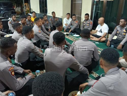 Kapolres Serang, AKBP Condro Sasongko melakukan pemibinaan personel Bintara. Foto: Yono