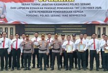 Kapolres Serang, AKBP Andri Kurniawan berikan penghargaan. foto: Yono