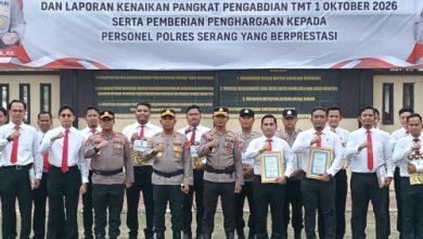 Kapolres Serang, AKBP Andri Kurniawan berikan penghargaan. foto: Yono