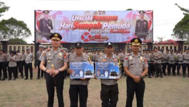 Kapolres Serang, AKBP Moehamad Probandono Bobby Danuardi berangkat 2 Bhabinkamtibmas tunaikan ibadah umrah. foto Yono