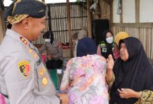 Kapolres Serang, AKBP Condro Sasongko gelar pengaobatan gratis emak-emak. Foto: Yono