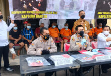 Kapolres Serang, AKBP Yudha Satria gelar konferensi pers soal perampok juragan sembako. Foto: Hendra Hermawan