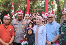Kapolres Serang, AKBP Andri Kurniawan meresmikan jembatan merah putih presisi di atas Sungai Cibeureum. Foto Yono
