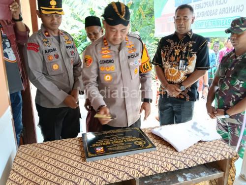 Kapolres Serang, AKBP Condro Sasongko resmikan musholla Nurul Hidayah. Foto: Yono