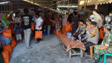 Kapolres Serang, AKBP Condro Sasongko di lokasi pembuatan pakan ternak di Malabar. Foto: Yono