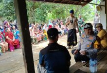 Kapolres Serang, AKBP Condro Sasongko bersilaturahmi dengan ratusan di Peteranakan Kelinci. Foto: Yono