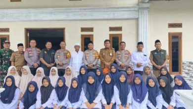 Kapolres Serang, AKBP Andri Kurniawan silaturahmi ke Ponpes Daarul Ulum Binuang. Foto Yono
