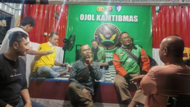 Kapolres Serang, AKBP Condro Sasongko kunjung Pos Ojol Kamtibmas Ciruas. Foto Yono