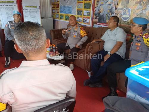 Kapolres Serang, AKBP Condro Sasongko di Pos Pengamanan Nataru. Foto Yono