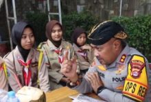 Kapolres Serang, AKBP Condro Sasongko bersama anggota Pramuka. Foto: Yono