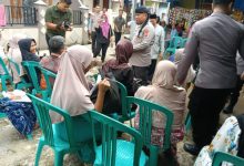 Kapolres Serang, AKBP Condro Sasongko mengunjungi rumah korban angin puting beliung. Foto: Yono