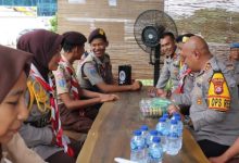 Kapolres Serang, AKBP Condro Sasongko kunjung anggota Saka Bhayangkara. Foto Yono