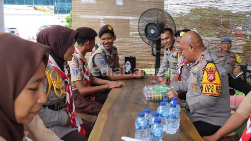 Kapolres Serang, AKBP Condro Sasongko kunjung anggota Saka Bhayangkara. Foto Yono