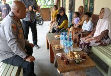 Kapolres Serang, AKBP Condro Sasongko kembali kunjungi warga terdapak zat radioaktif di Cikande. Foto Yono