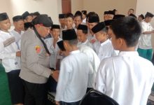 Kapolres Serang, AKBP Condro Sasongko melakukan jumat keliling ke Ponpes Sohibul Muslimin. Foto: Yonon