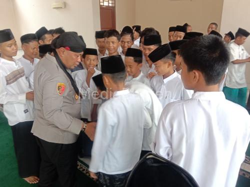 Kapolres Serang, AKBP Condro Sasongko melakukan jumat keliling ke Ponpes Sohibul Muslimin. Foto: Yonon