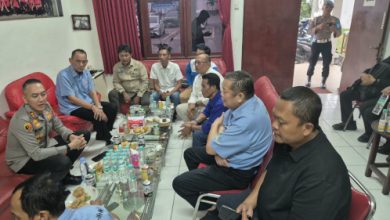 Kapolres Serang, AKBP Moehamad Probandono Bobby Danuardi berkunjung ke serikat pekerja. Foto Yono