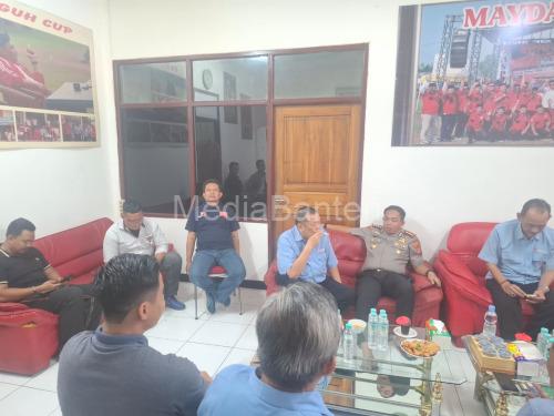 Kapolres Serang, AKBP Andri Kurniawan bersilaturahmi dengan serikat pekerja dan buruh. Foto Yono