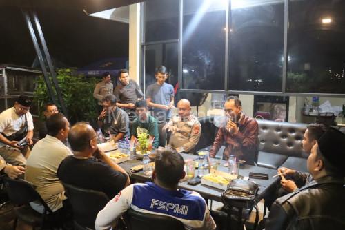 Kapolres Serang, AKBP Condro Sasangko bertemua 12 pimpinan serikat pekerja. Foto: Yono