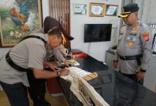 Kapolres Serang, AKBP Condro Sasongko memimpin sertijak Kapolsek Kragilan dan Cikeusal. foto: Yono