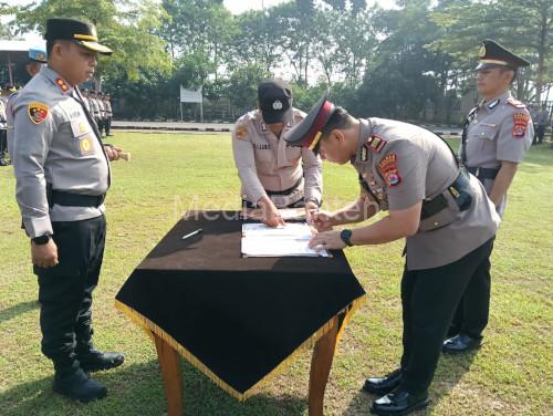 Kapolres Serang, AKBP Andri Kurniawan pimpin Sertijab Jabatan Kasatlantas dan Kapolsek Cikande. Foto Yono
