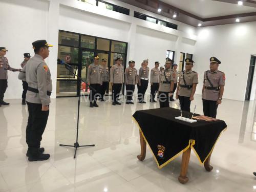 Kapolres Serang, AKBP Andri Kurniawan memimpin Sertijab Pejabat Baru. Foto Yono