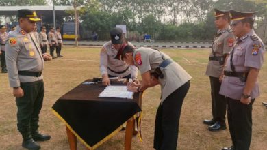 Kapolres Serang, AKBP Andri Kurniawan memimpin sertijab sejumlah pejabat utama dan kapolsek. Foto Yono