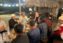 Kapolres Serang, AKBP Condro Sasongko bersilaturahmi ke elemen masyaraka usai viral penganiyaan tokoh oleh oknum Bank Keliling. Foto: Yono